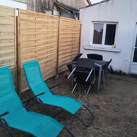 Au Bord De La Proche La Rochelle