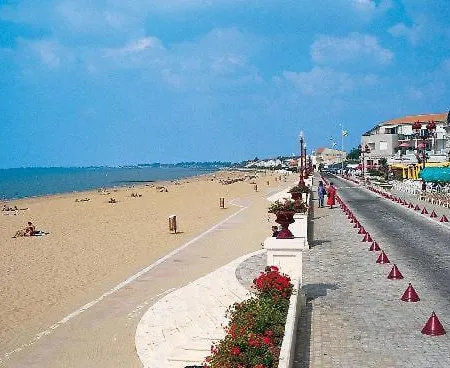 Au Bord De La Proche La Rochelle